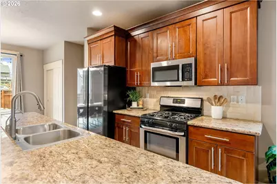 913 Falcon Ct, Hood River, OR 97031 - Photo 9