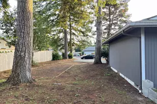 2215 24th St, Florence, OR 97439 - Photo 25