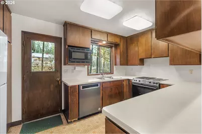 27783 SW Strawberry Hill Dr, Hillsboro, OR 97123 - Photo 5