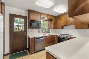 27783 SW Strawberry Hill Dr, Hillsboro, OR 97123 - Photo 5