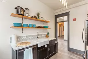 8212 N Denver Ave, Portland, OR 97217 - Photo 17