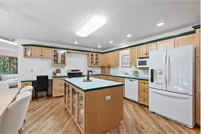 7210 NW Grandview Dr, Corvallis, OR 97330 - Photo 9