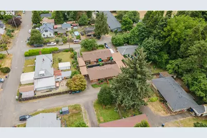 229 Holeman Ave, Eugene, OR 97404 - Photo 13
