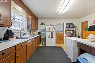 311 SE Grape Ave, Winston, OR 97496 - Photo 15