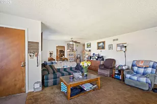 311 SE Grape Ave, Winston, OR 97496 - Photo 7