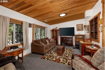 174 N Circle Dr, Tygh Valley, OR 97063 - Photo 5