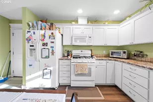 1676 SE 3rd St, Astoria, OR 97103 - Photo 11