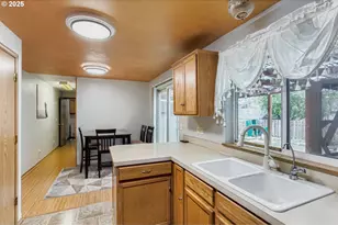 9827 N Ivanhoe St, Portland, OR 97203 - Photo 13