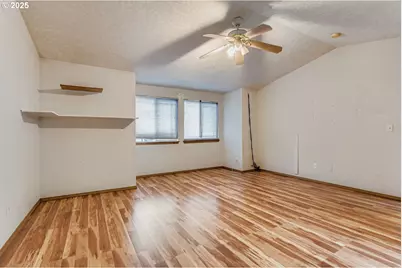 9827 N Ivanhoe St, Portland, OR 97203 - Photo 19