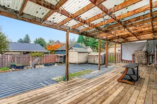 9827 N Ivanhoe St, Portland, OR 97203 - Photo 29