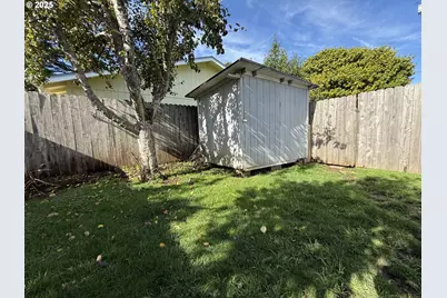 221 Musser St, Brookings, OR 97415 - Photo 41