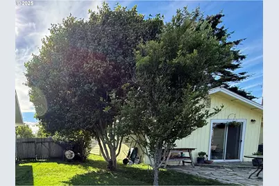 221 Musser St, Brookings, OR 97415 - Photo 7