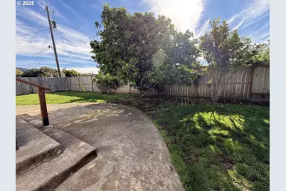 221 Musser St, Brookings, OR 97415 - Photo 43