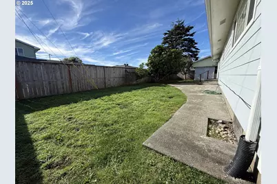 221 Musser St, Brookings, OR 97415 - Photo 39
