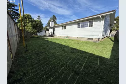 221 Musser St, Brookings, OR 97415 - Photo 37