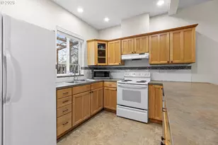 8528 SE Woodstock Blvd, Portland, OR 97266 - Photo 3