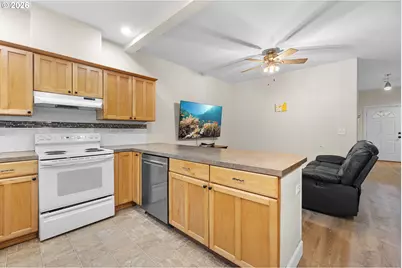 8528 SE Woodstock Blvd, Portland, OR 97266 - Photo 7