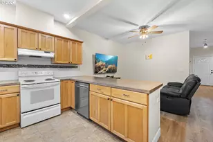 8528 SE Woodstock Blvd, Portland, OR 97266 - Photo 7