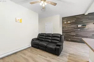 8528 SE Woodstock Blvd, Portland, OR 97266 - Photo 15