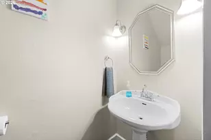 8528 SE Woodstock Blvd, Portland, OR 97266 - Photo 17