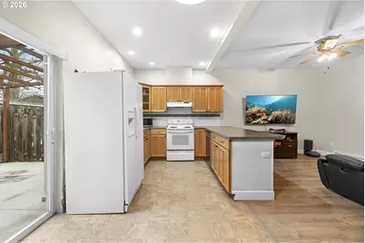 8528 SE Woodstock Blvd, Portland, OR 97266 - Photo 5