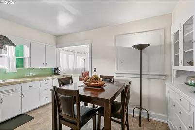 608 S Ivy St, Medford, OR 97501 - Photo 5