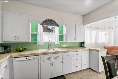 608 S Ivy St, Medford, OR 97501 - Photo 7