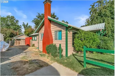 608 S Ivy St, Medford, OR 97501 - Photo 21