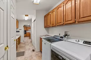 5359 Club Dr, Eugene, OR 97402 - Photo 21
