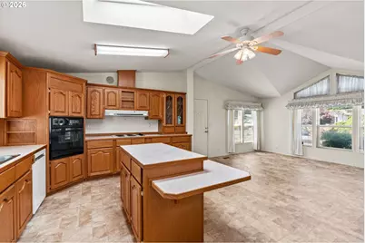 5359 Club Dr, Eugene, OR 97402 - Photo 13