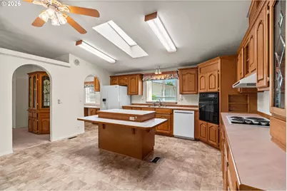 5359 Club Dr, Eugene, OR 97402 - Photo 9