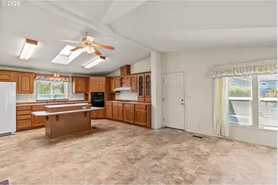 5359 Club Dr, Eugene, OR 97402 - Photo 7