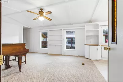 1307 S Water St, Silverton, OR 97381 - Photo 5