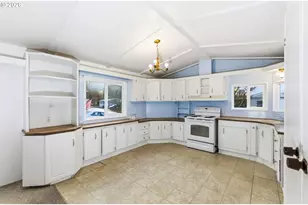 1307 S Water St, Silverton, OR 97381 - Photo 11