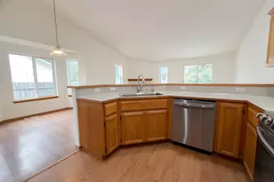8641 NE Windstone St, Beaverton, OR 97006 - Photo 9