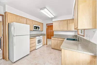 7525 SW Hillcrest Pl, Beaverton, OR 97008 - Photo 13