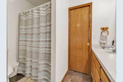 6593 Rippling Brook Dr SE, Salem, OR 97317 - Photo 15