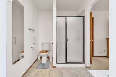 6593 Rippling Brook Dr SE, Salem, OR 97317 - Photo 21