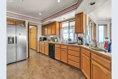 6593 Rippling Brook Dr SE, Salem, OR 97317 - Photo 9