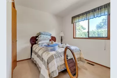 6593 Rippling Brook Dr SE, Salem, OR 97317 - Photo 13