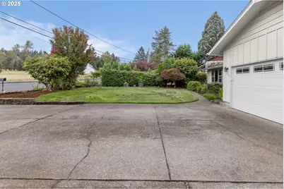 1910 Hawkins Ln, Eugene, OR 97405 - Photo 43