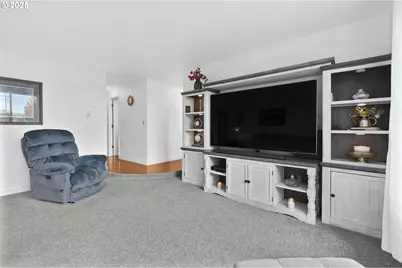 1910 Hawkins Ln, Eugene, OR 97405 - Photo 15