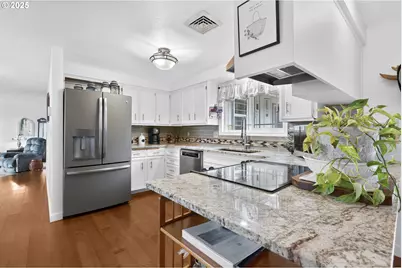 1910 Hawkins Ln, Eugene, OR 97405 - Photo 11