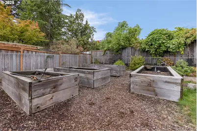 1910 Hawkins Ln, Eugene, OR 97405 - Photo 41