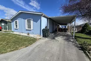 1688 NE 3rd Pl, Hermiston, OR 97838 - Photo 3