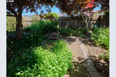 1387 Hampton Way, Woodburn, OR 97071 - Photo 21