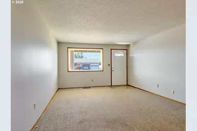 1387 Hampton Way, Woodburn, OR 97071 - Photo 3