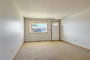 1387 Hampton Way, Woodburn, OR 97071 - Photo 3