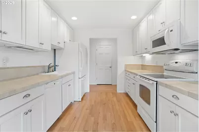 3653 SW 52nd Pl, Portland, OR 97221 - Photo 13