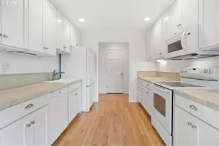3653 SW 52nd Pl, Portland, OR 97221 - Photo 13
